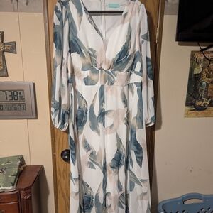 Chic White and Blue Leaf Print Maxi Dress